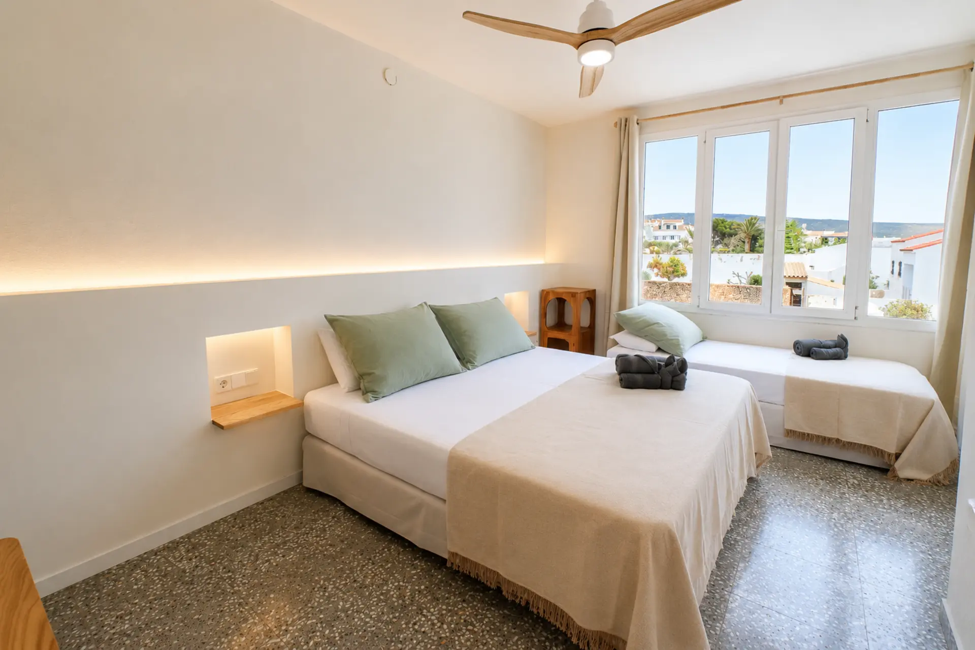 Habitación triple — Hotel S'Algaret