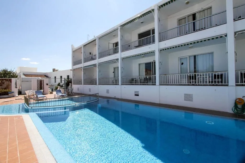 Piscina Hotel S'Algaret — Fornells
